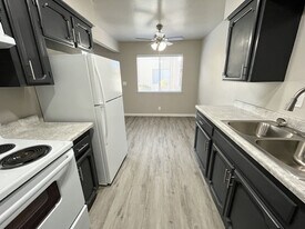 Granada Apartments in Clovis, CA - Building Photo