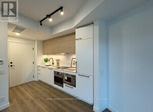 1050 Eastern Ave in Toronto, ON - Building Photo - Building Photo