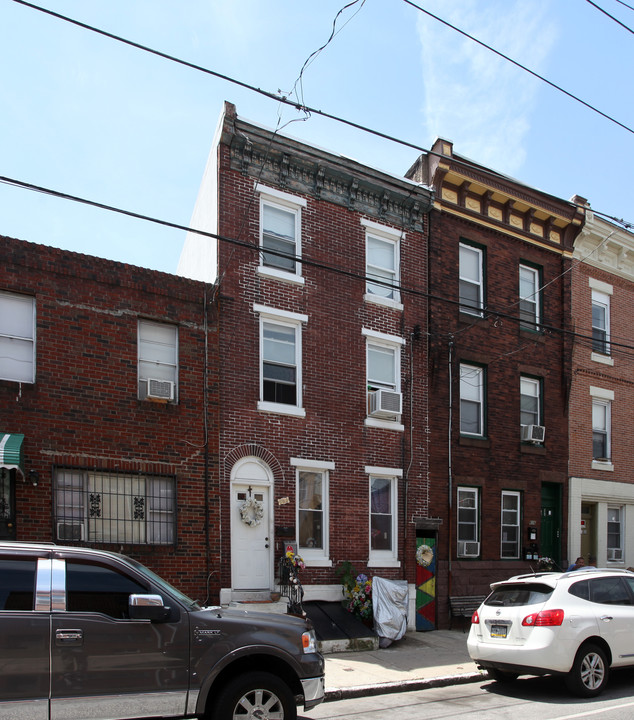 604 Tasker St in Philadelphia, PA - Building Photo