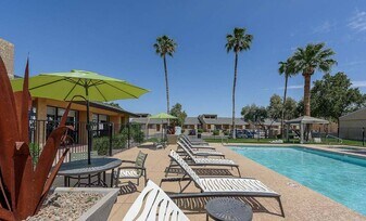 The Flats at Peoria in Peoria, AZ - Building Photo