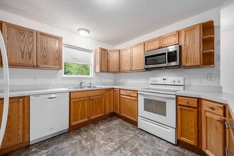 1329 Paradise Dr in Lady Lake, FL - Building Photo - Building Photo