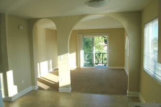 951 W Summerland Ave in Los Angeles, CA - Building Photo - Building Photo