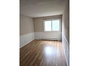 135 Viking Dr E in Little Canada, MN - Building Photo - Building Photo