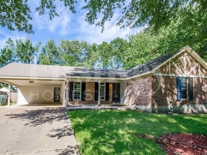 5206 Downs Dr in Memphis, TN - Building Photo