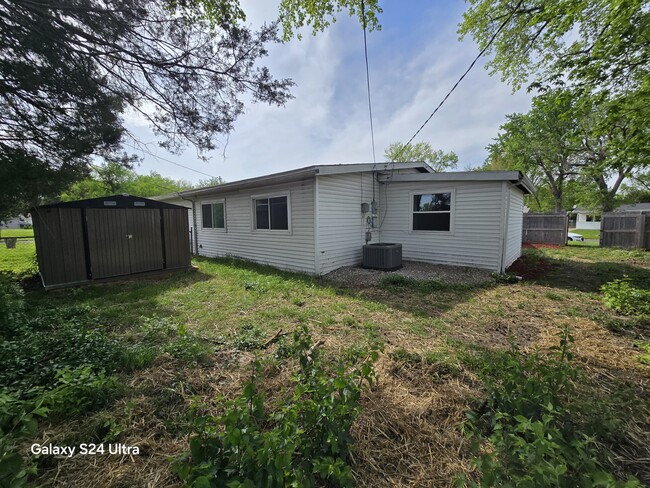 720 Southwell Ln in Florissant, MO - Building Photo - Building Photo