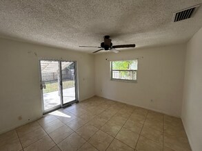 626 W Mango St in Lantana, FL - Foto de edificio - Building Photo