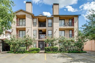5916 Gaston Ave, Unit 304 in Dallas, TX - Building Photo