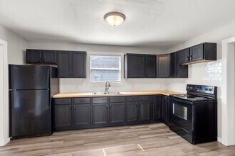 1717 Walnut St in Oshkosh, WI - Building Photo - Building Photo