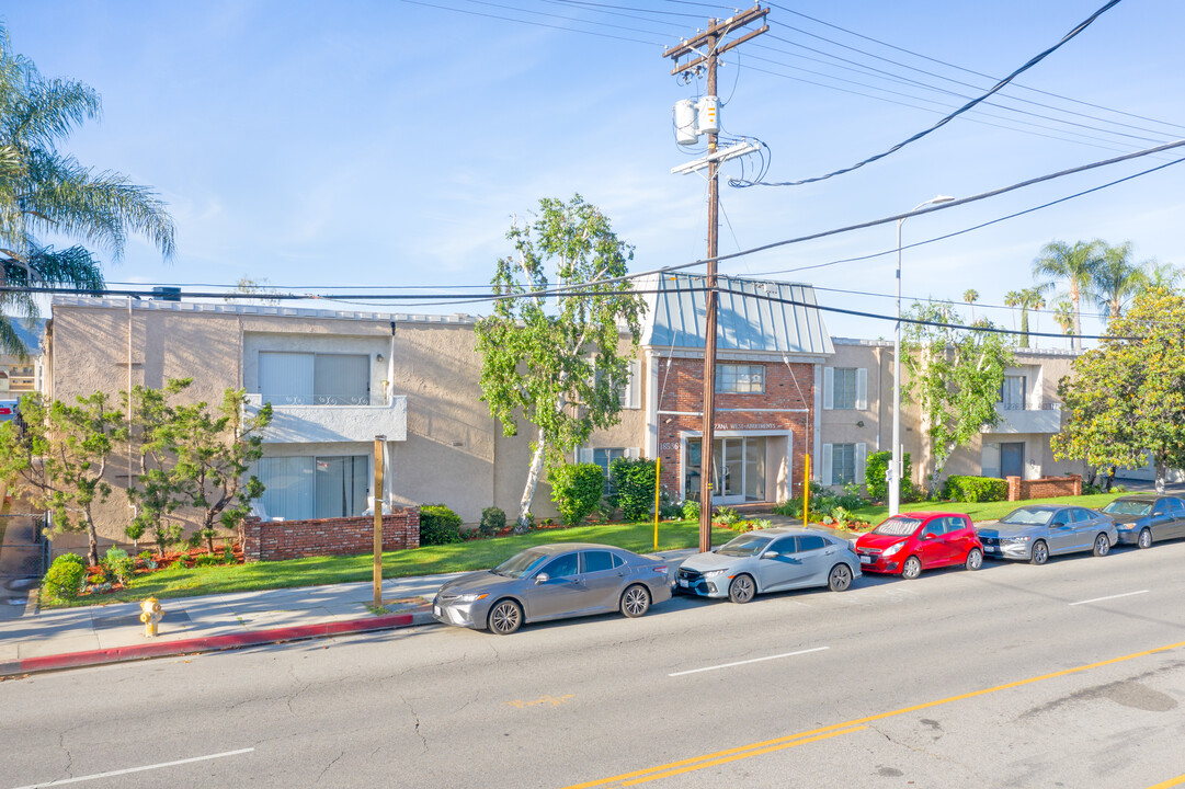 Tarzana West Apartments in Tarzana, CA - Foto de edificio
