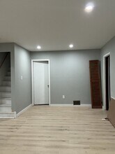 7584 Hudson Ave in Warren, MI - Building Photo - Building Photo