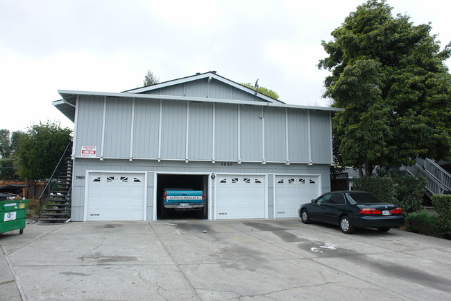 3860 Barker Dr in San Jose, CA - Building Photo - Building Photo