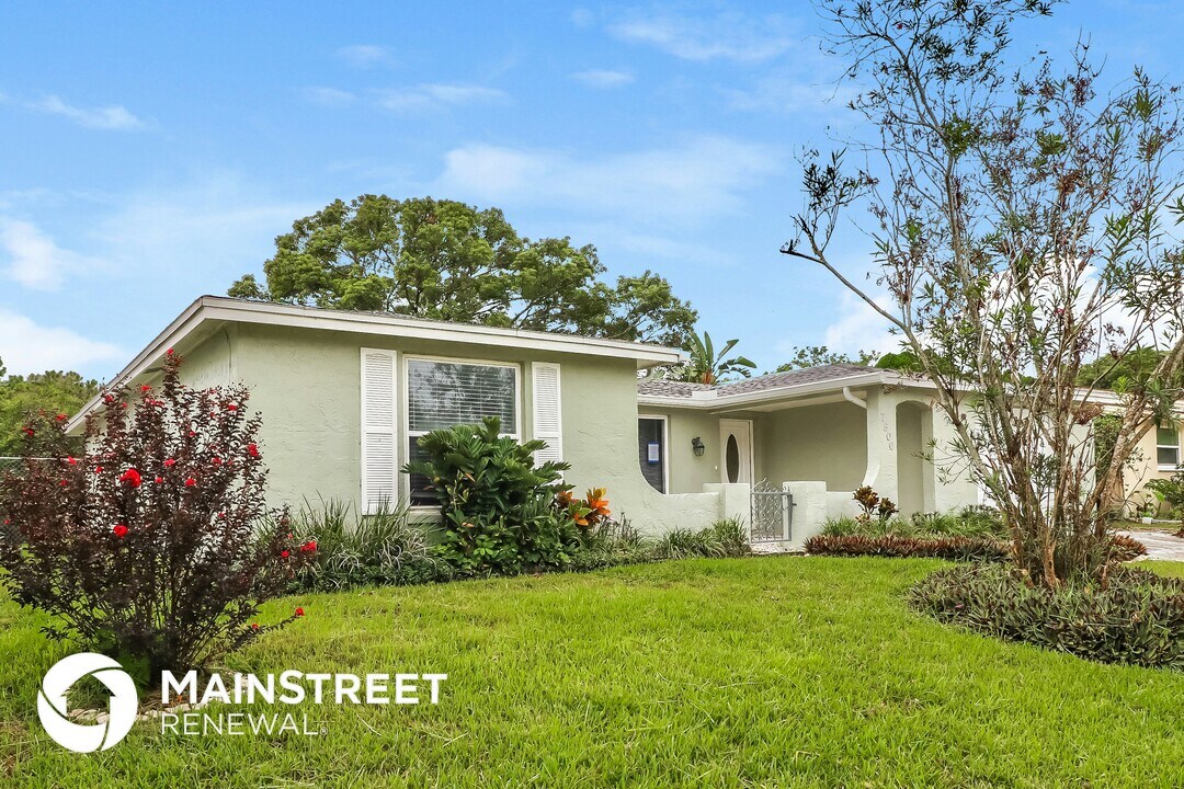 7500 San Salvadore Dr in Port Richey, FL - Building Photo