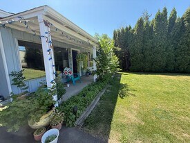 3245 Odell Hwy in Hood River, OR - Building Photo