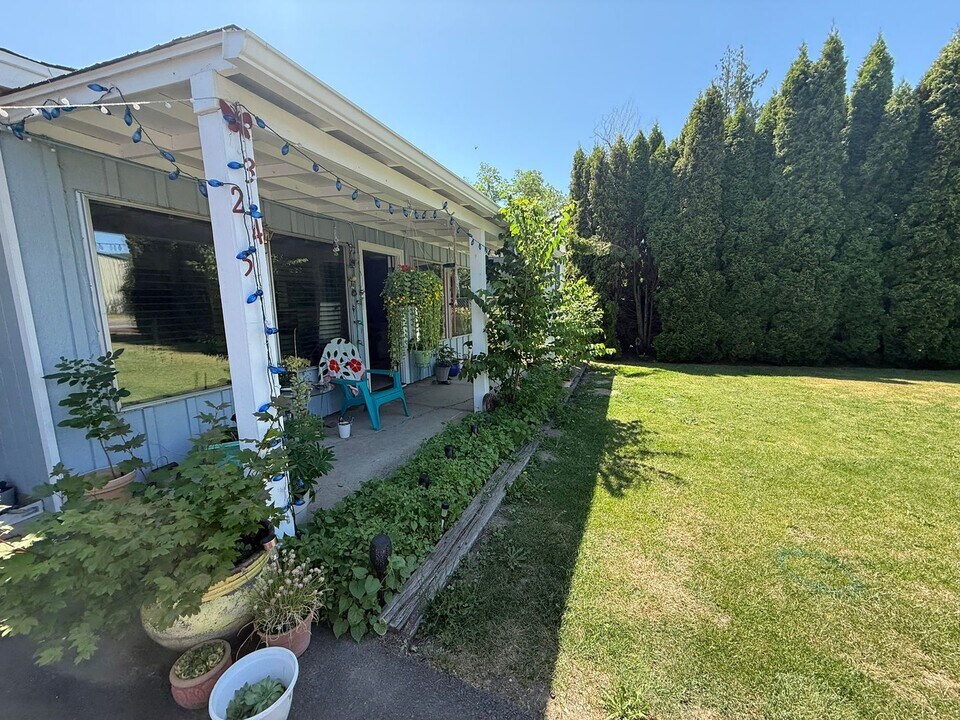 3245 Odell Hwy in Hood River, OR - Building Photo