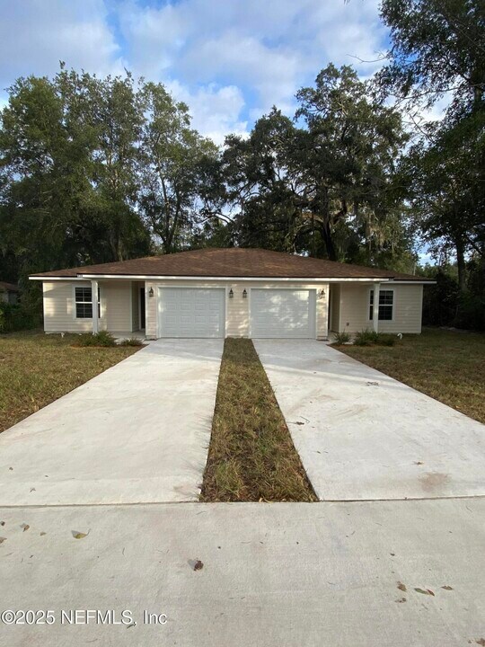 459 Milwaukee Ave in Orange Park, FL - Building Photo