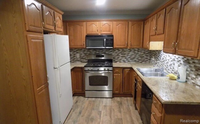 2675 Iowa Dr in Troy, MI - Building Photo - Building Photo