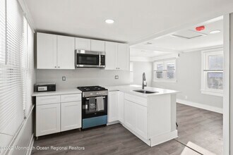 324 McCabe Ave in Bradley Beach, NJ - Building Photo - Building Photo