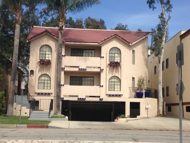 411 W Riverside Dr