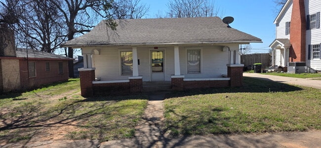 property at 514 W Main St