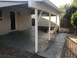 1015 Hillcrest Ave in Roseville, CA - Foto de edificio - Building Photo