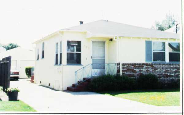 127 N Claremont St in San Mateo, CA - Foto de edificio - Building Photo