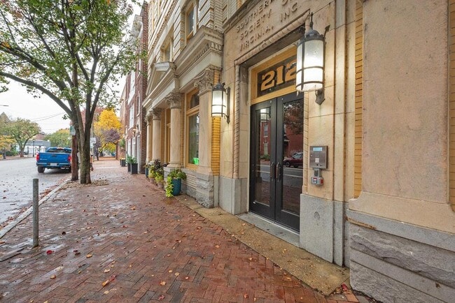 property at 212 E Clay St