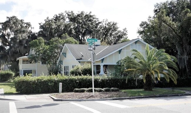 324 N Joanna Ave in Tavares, FL - Building Photo - Building Photo