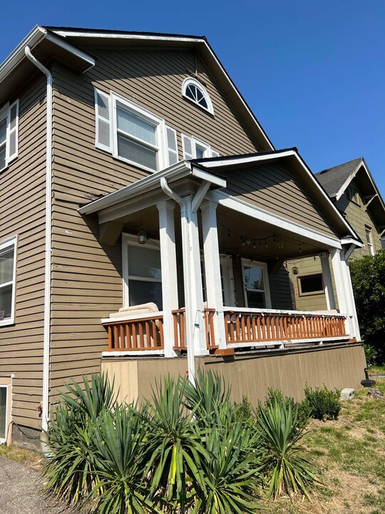 4717 18th Ave NE in Seattle, WA - Building Photo