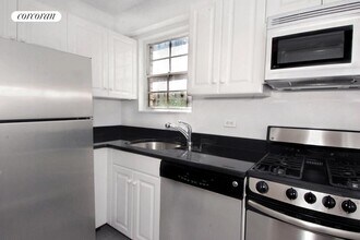 230 E 79th St in New York, NY - Building Photo - Building Photo