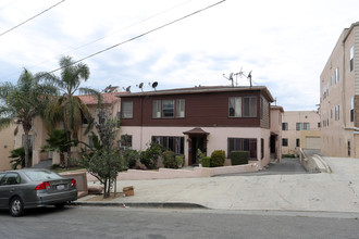 325 N Mariposa Ave in Los Angeles, CA - Foto de edificio - Building Photo