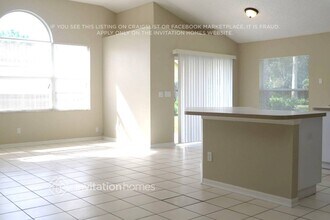 5902 Azure Dr in Wesley Chapel, FL - Foto de edificio - Building Photo