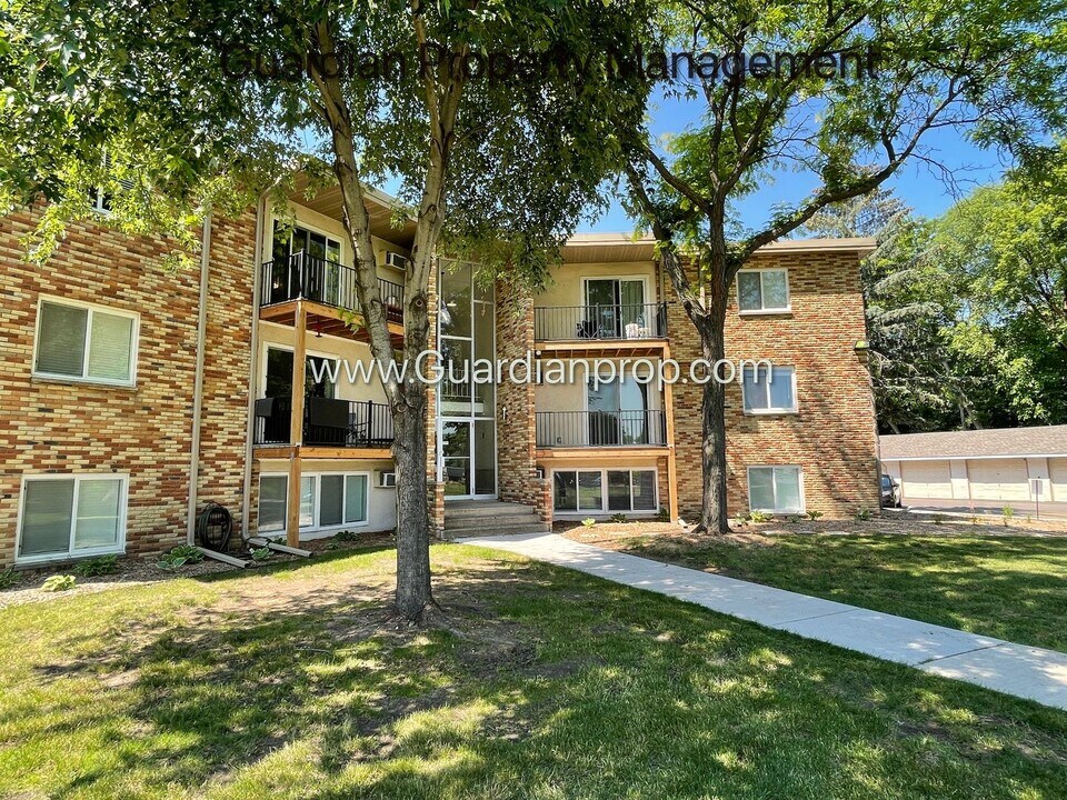 105 Dean Ave E in Champlin, MN - Building Photo
