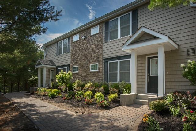 100 Vista View Dr in Farmingville, NY - Building Photo