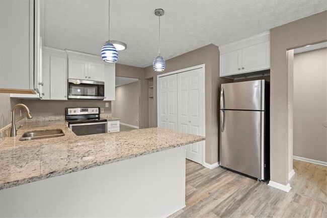 property at 326 Farm Pl Ct NE