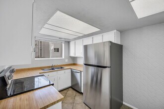 1044 E Quail Park Dr, Unit H in Millcreek, UT - Foto de edificio - Building Photo