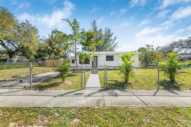3241 SW 40th Ave in West Park, FL - Building Photo - Building Photo