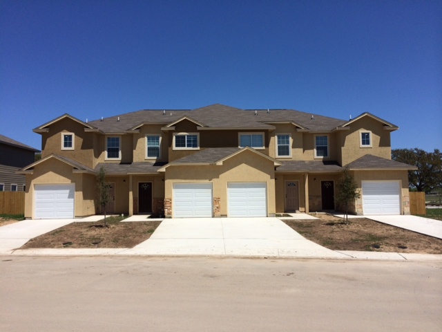 Retreat at Retama Park in Selma, TX - Building Photo