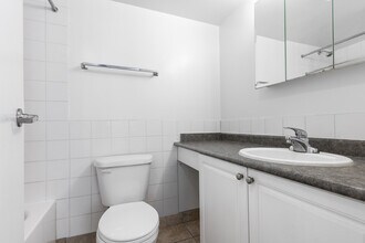 Nicola Place in Vancouver, BC - Building Photo - Building Photo