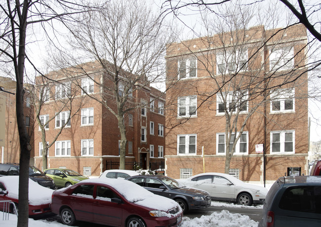 610 W Wellington Ave in Chicago, IL - Foto de edificio - Building Photo