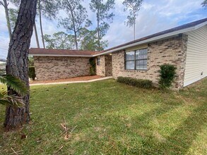 19 Woodston Ln in Palm Coast, FL - Building Photo - Building Photo