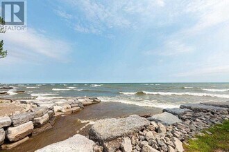 3242 Shelburne Pl in Oakville, ON - Building Photo - Building Photo