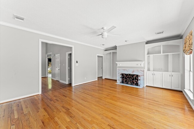 property at 4414 Riverside Oaks Dr