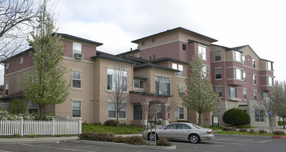 Strobridge Court Apartments in Castro Valley, CA - Building Photo - Building Photo