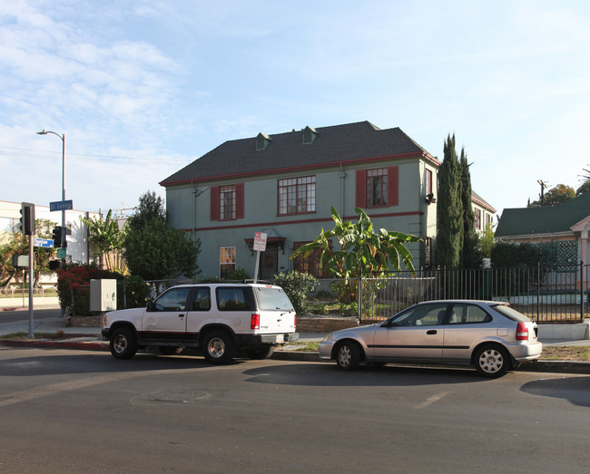 6154 Fountain Ave in Los Angeles, CA - Foto de edificio - Building Photo