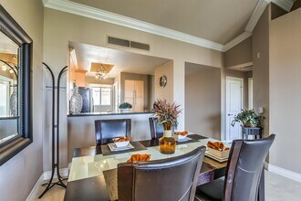 220 E Flamingo Rd in Las Vegas, NV - Building Photo - Building Photo