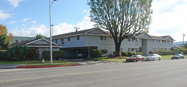 207 E Navilla Pl in Covina, CA - Foto de edificio - Building Photo