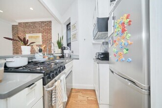 325 E 83rd St in New York, NY - Building Photo - Building Photo