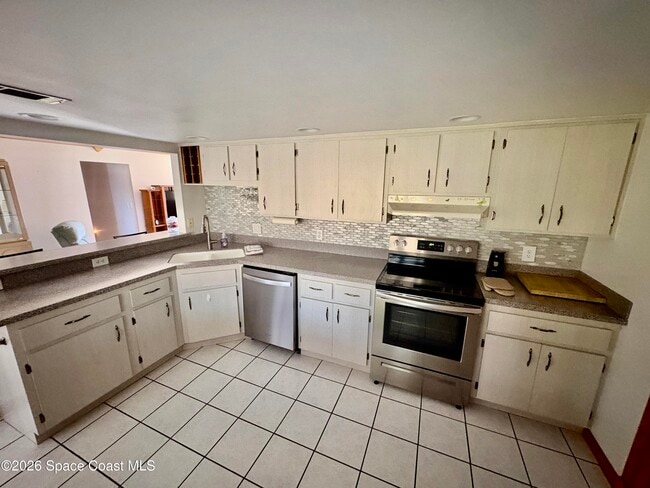 585 Crystal Mist Rd NW in Palm Bay, FL - Building Photo - Building Photo