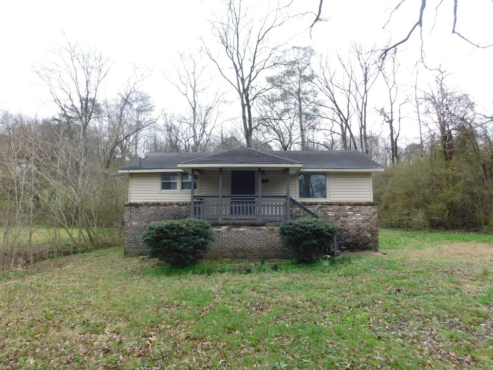 1037 Tucker St in Bessemer, AL - Building Photo