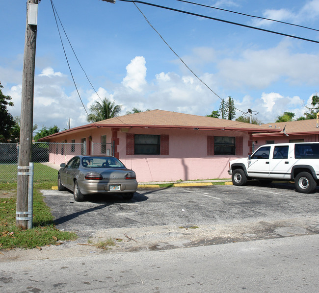 1119-1127 NE 6th Ave in Fort Lauderdale, FL - Building Photo - Building Photo